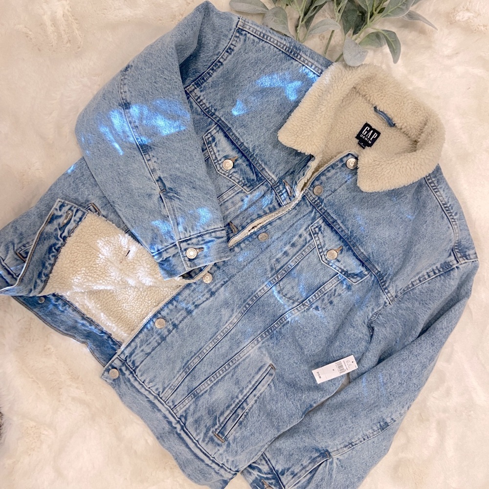 *NWT* GAP Oversized Sherpa Icon Jean Jacket- Sz Medium
